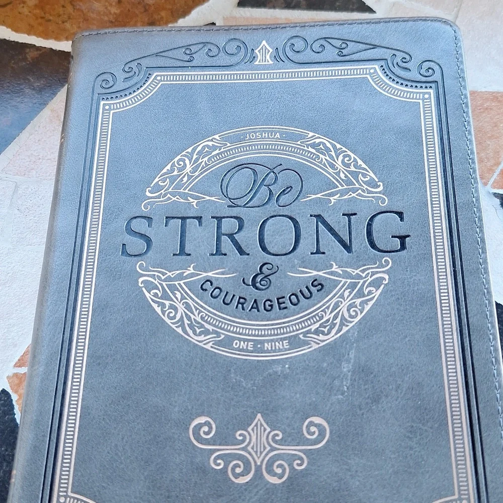 Be Strong & Courageous Journal with Zippered Closure NEW